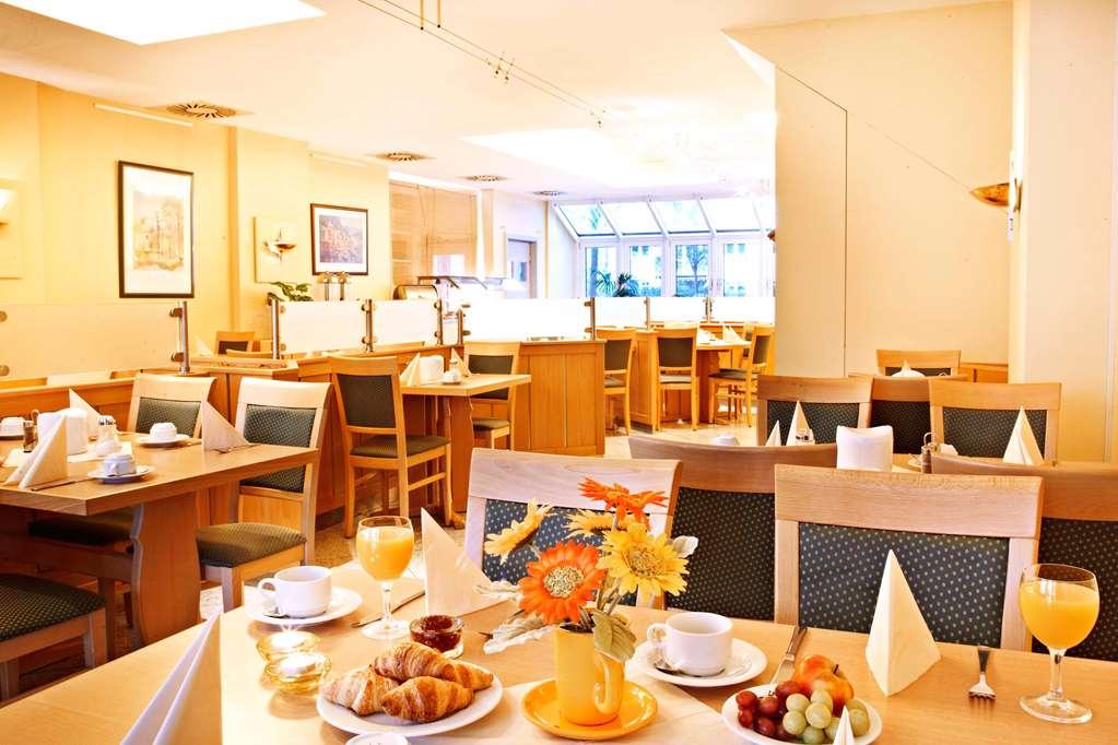 Hotel B99 Оффенбах Ресторан фото